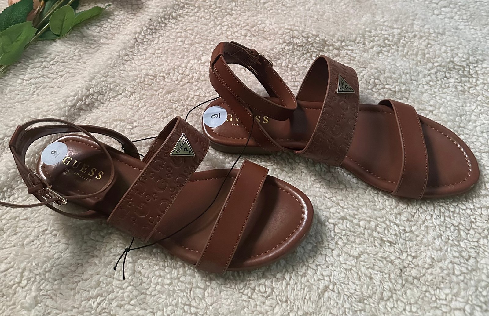 Sandalias Guess para damas